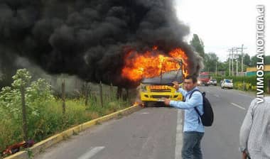 Milagrosa escapada de pasajeros tras incendio de minibús
