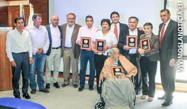 Con entrega de reconocimientos municipio celebró aniversario de Rauco