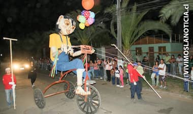 Con desfile y carros alegóricos Teno celebró sus 125 años