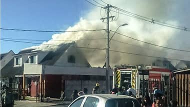 Incendio destruyó 3 viviendas y un auto en Rauquén