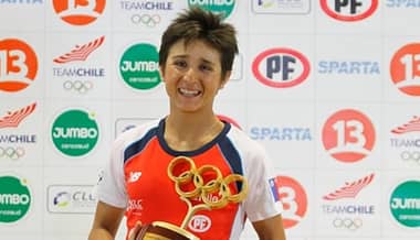 Triatleta Bárbara Riveros recibió premio mejor deportista 2017