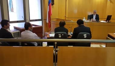  Fiscalía formaliza a ex  director de Sence y a funcionario por delito de cohecho