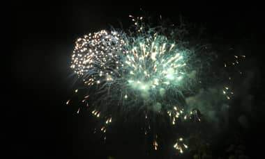 Con show pirotécnico en el río Talca recibió el 2017