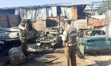 Encuentran auto robado en taller que se incendió en Linares