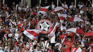 Socios de Curicó Unido realizan campaña para hinchas afectados económicamente