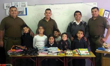 Carabineros del Retén “El Radal”  entregó útiles a niños del sector