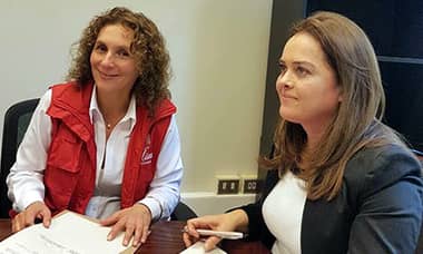 Molina avanza en transparencia y firma convenio con Contraloría