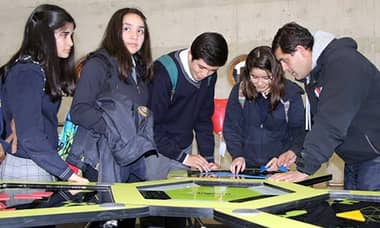 Alcalde Meza inaugura exposición del MIM en Linares