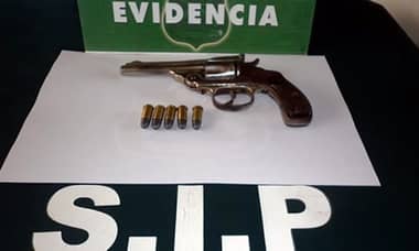 Carabineros de Parral detiene a menor de edad con arma de fuego 