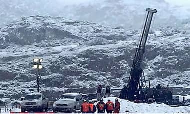Continúa búsqueda de los dos mineros atrapados en Chile Chico