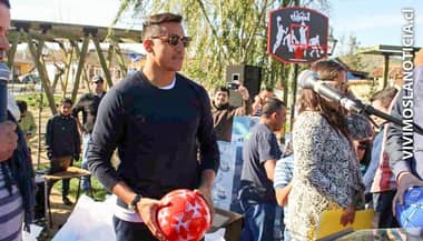 [VIDEO] Alexis Sánchez trajo solidaridad a damnificados de los incendios forestales