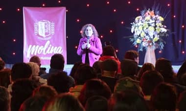 Molina celebra a los dirigentes de la comuna con gran show