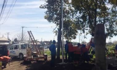 Inician instalación de luminarias peatonales en Villa Eduardo Frei