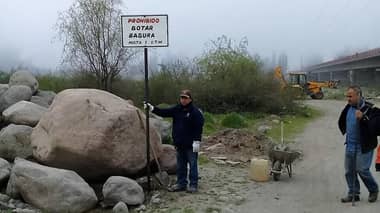 Departamento de aseo municipal realiza arduo trabajo de limpieza en riberas de ríos
