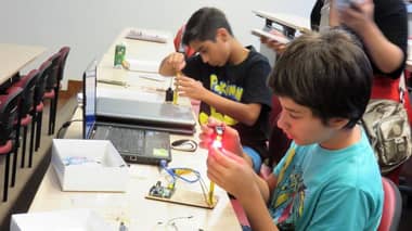 Abren postulaciones gratuitas para talleres de robótica y creación de videojuegos en la Universidad de Talca sede Curicó