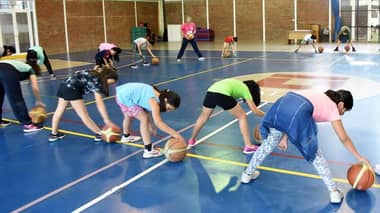 Alta participación en escuelas deportivas de verano