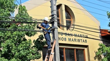 Comenzó retiro de cables en desuso en Curicó