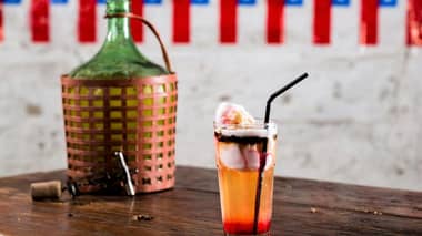 Lanzan primer libro de tragos chilenos y recetas de cócteles