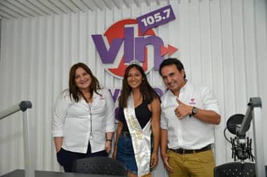 Reina de la Feria de la Cerveza Artesanal visitó VLN Radio