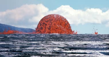 Fotografían una enorme burbuja de lava en Hawaii
