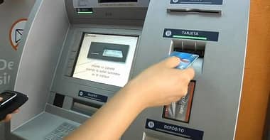 Kinesióloga sufre clonación de tarjeta en cajero bancario