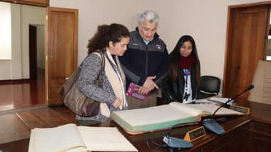Con exposición de actas antiguas Municipalidad de Curicó celebró el Día del Patrimonio