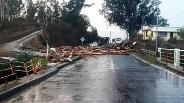 Volcamiento provoca amplia congestión en ruta a la costa