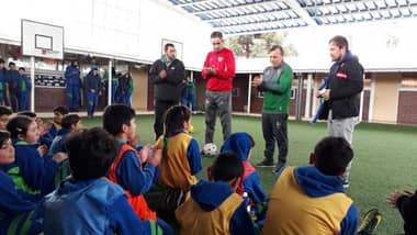 Técnico argentino dictó clínicas de fútbol en Curicó