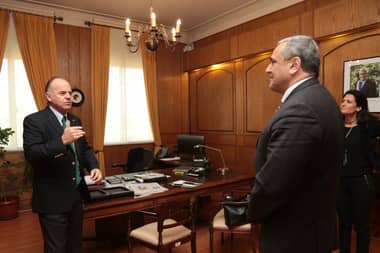 Ministro de Agricultura insistirá en evitar el cierre de planta Iansa