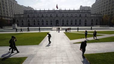 Prohíben el uso de pendrives en La Moneda