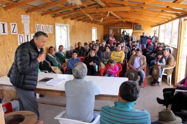 Alcalde de Rauco y crianceros abordaron problemática de forraje