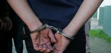 Hombre agredió con esposas a carabinero tras ser detenido por conducir ebrio