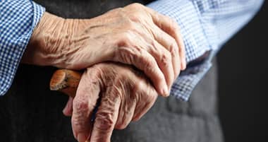 Investigadoras advierten: uso de la sujeción vulnera derechos de personas mayores