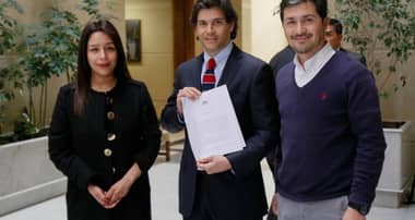 Diputado Hugo Rey pide no cobrar los $7 mil del papel y que vayan a fondos de pensiones del IPS