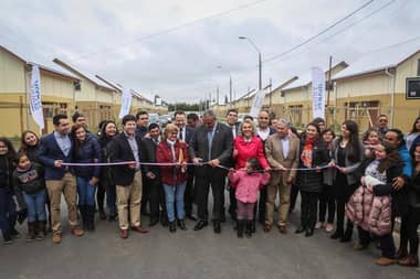 Inauguración de nuevas viviendas benefician a familias de Molina y Romeral