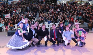 Mundo estudiantil fue protagonista en primera noche de Chilenidad