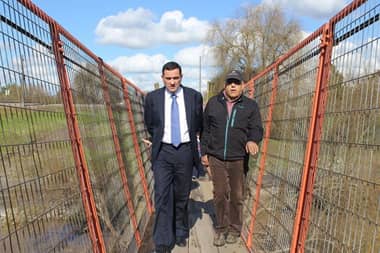 Alcalde Javier Muñoz hace llamado a cuidar y proteger puente simbra