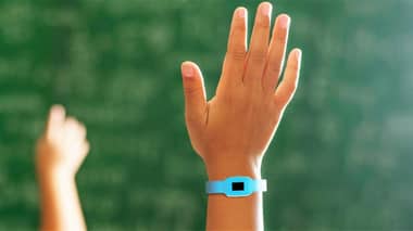Estudiante creó pulsera inteligente de seguridad para niños