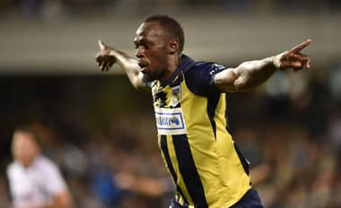 Usain Bolt se estrena como goleador con un ‘doblete’