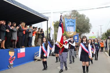 Gran convocatoria tuvo desfile cívico de Los Niches