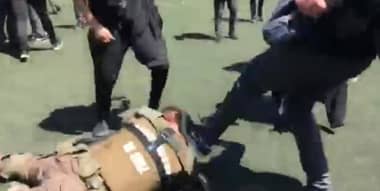 Brutal golpiza de estudiantes del INBA a carabinero