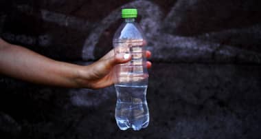¿El agua envasada es agua potable? Constaron alta presencia de arsénico en tres marcas