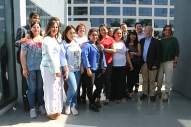 Dan a conocer futuros beneficios para maulinas con “guatita de delantal”