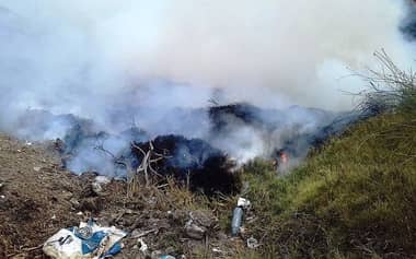 Explosión de transformador sería causa de incendio en Pichilemu