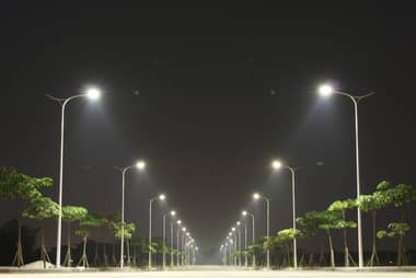 Con tecnología LED europea mejorarán iluminaria Alameda Valentín Letelier en Linares