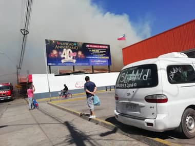 Incendio en recinto de ferrocarriles llenó de humo el sector surponiente de Curicó