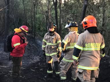 Se mantiene alerta roja por incendios forestales en Paredones
