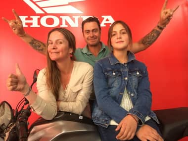 Familia de “Chaleco” López celebró triunfo del curicano en el Dakar