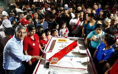 Curicó Unido celebró sus 46 años junto a sus hinchas en la Plaza de Armas