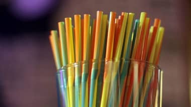 Restaurantes de Constitución se adhieren a la campaña "Chao Bombillas Plásticas"